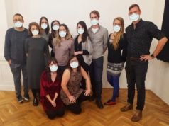 Tổ chức Podane Ruce ở Brno may khẩu trang cho cộng đồng Tổ chức Podane Ruce ở Brno may khẩu trang cho cộng đồng