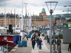 Chiến dịch chống Covid-19 “không giống ai” của Thụy Điển Trong khi các nước như Na Uy hay Đan Mạch tăng cường các biện pháp kiểm soát biên giới để ngăn dịch Covid-19, quốc gia láng giềng Thụy Điển lại chọn hướng đi khác biệt với phần còn lại.