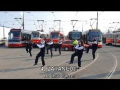 Lái xe điện tramvaj tuyên truyền phòng chống Covid-19 qua nhảy múa