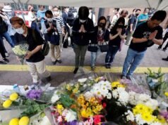 Không khí tang thương bao trùm khắp Nhật Bản