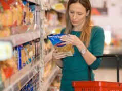 Thanh tra Séc phát hiện nhãn hàng vi phạm lệnh cấm thực phẩm mang chất lượng “kép”