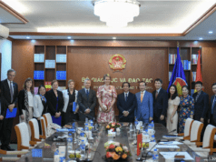 Bộ Trưởng Bộ Giáo Dục và Đào Tạo Nguyễn Kim Sơn trân trọng tiếp đón Hoàng hậu Vương quốc Bỉ sáng thăm và làm việc