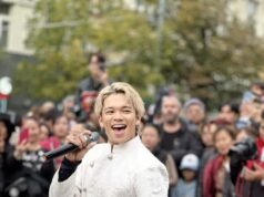 Ca sĩ Trọng Hiếu Biểu diễn đường phố Praha đầy sôi động và ngẫu hứng