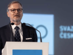 Thủ tướng Petr Fiala phát biểu tại Đại hội Liên minh Công nghiệp và Vận tải