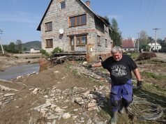 Bạn cần làm gì khi trở về nhà dọn dẹp sau bão lũ?