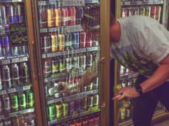 Hạ viện Séc đề xuất không bán nước tăng lực cho trẻ dưới 18 tuổi