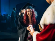 Du học nhưng chỉ đi làm, một nước châu Âu thắt chặt quy định về bằng cấp