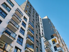 Việc sở hữu nhà ở tại Séc ngày càng trở nên khó khăn do tình trạng xây dựng yếu kém và mức lương thấp của người dân.