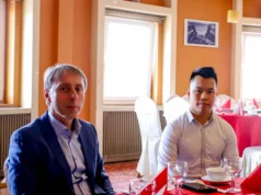 Chuyên gia Jindřich Vobořil và cố vấn Nguyễn Mạnh Tùng đưa ra những ý kiến đề xuất về các quy định về hương vị và bao bì của thuốc lá điện tử