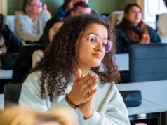 Sinh viên quốc tế thúc đẩy kinh tế Séc – nhưng rào cản visa, ngôn ngữ đang cản trở họ