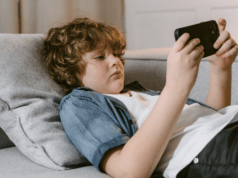 Công nghệ như “ma túy” với não bộ? Các chuyên gia cảnh báo cần có quy định bảo vệ trẻ em