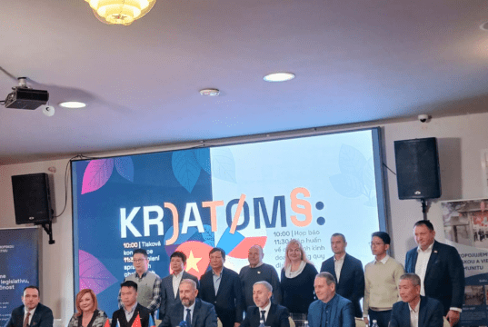 Từ 2026, kinh doanh kratom ra sao? Những quy định mới ảnh hưởng trực tiếp đến người Việt kinh doanh tại Séc