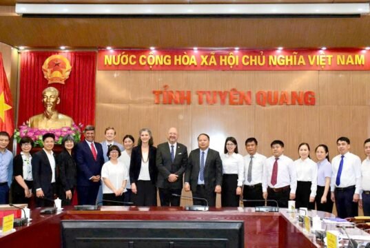 Lãnh đạo tỉnh Tuyên Quang làm việc với Đại sứ Thụy Sĩ về hợp tác du lịch và phát triển cộng đồng