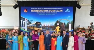 Berlin chính thức công bố bến tàu điện mang tên “Herzbergstraße – Dong Xuan”