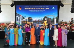 Berlin chính thức công bố bến tàu điện mang tên “Herzbergstraße – Dong Xuan”