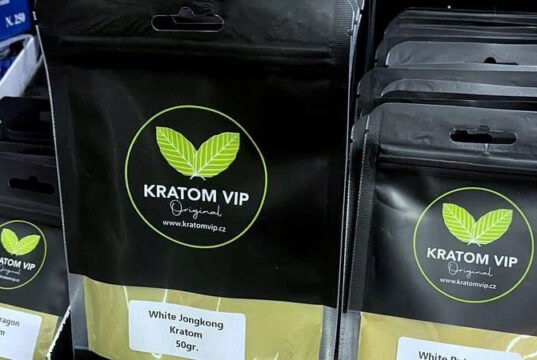 Luật Kratom tại Séc sắp được siết chặt: Doanh nghiệp cần chuẩn bị gì?